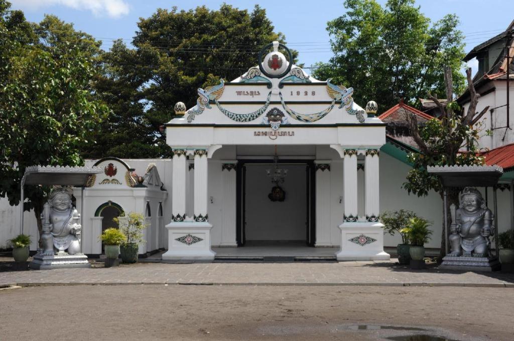 Happy Family Hotel Yogyakarta Eksteriør bilde